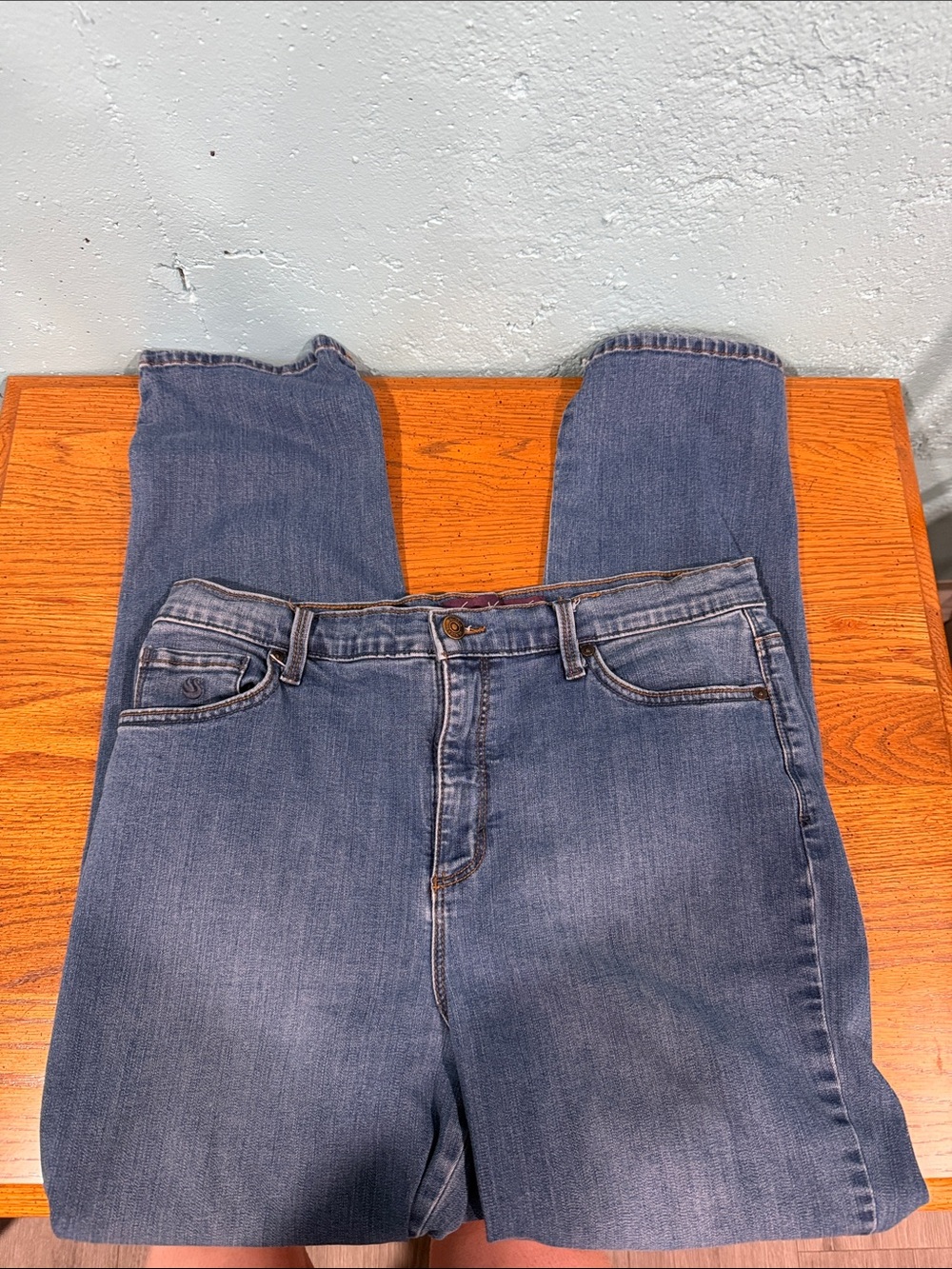 Gloria Vanderbilt Amanda Jeans in Faded Blue